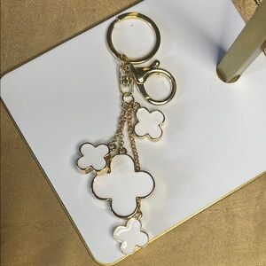 Gold and White Quatrefoil Key Holder